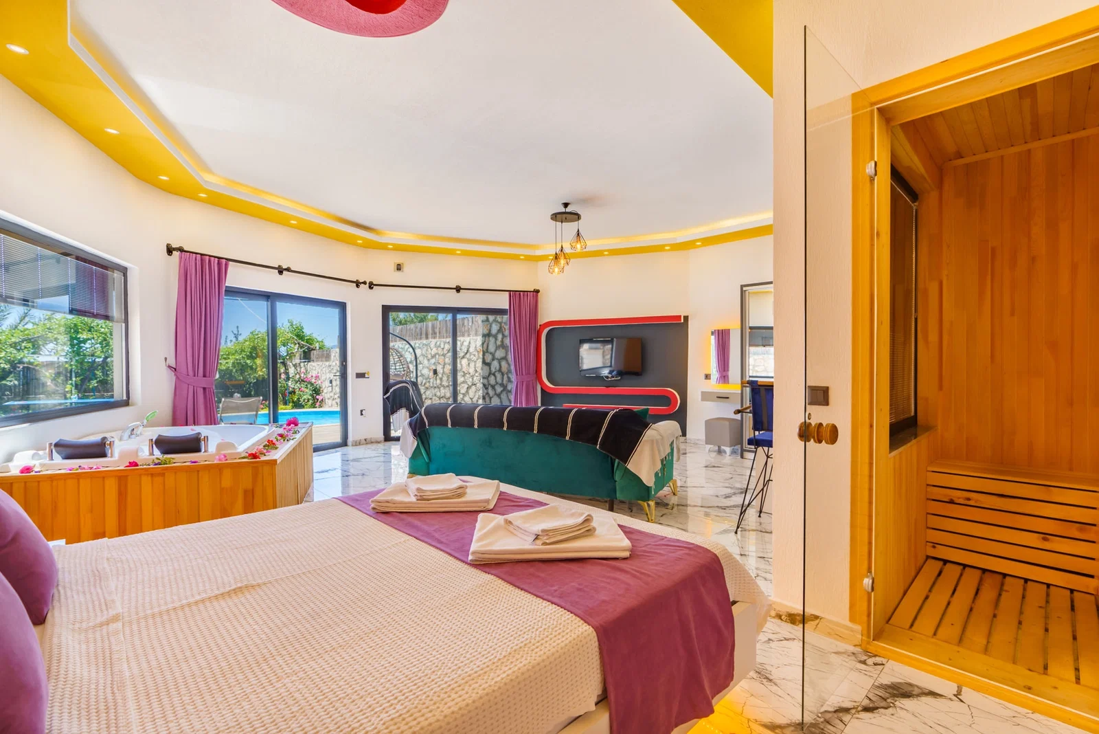 Üzümlü’de Balayı Çiftlerine Uygun, Korunaklı Havuzlu, 1 Yatak Odalı, Kiralık Villa