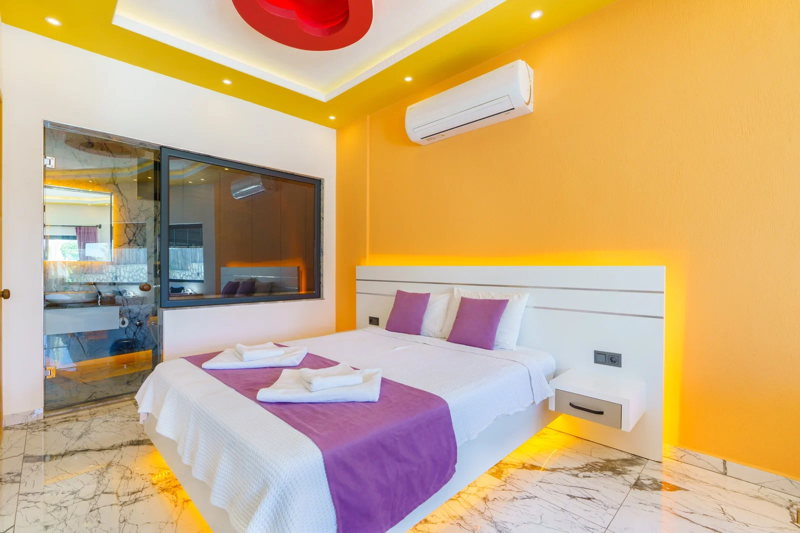 Üzümlü’de Balayı Çiftlerine Uygun, Korunaklı Havuzlu, 1 Yatak Odalı, Kiralık Villa