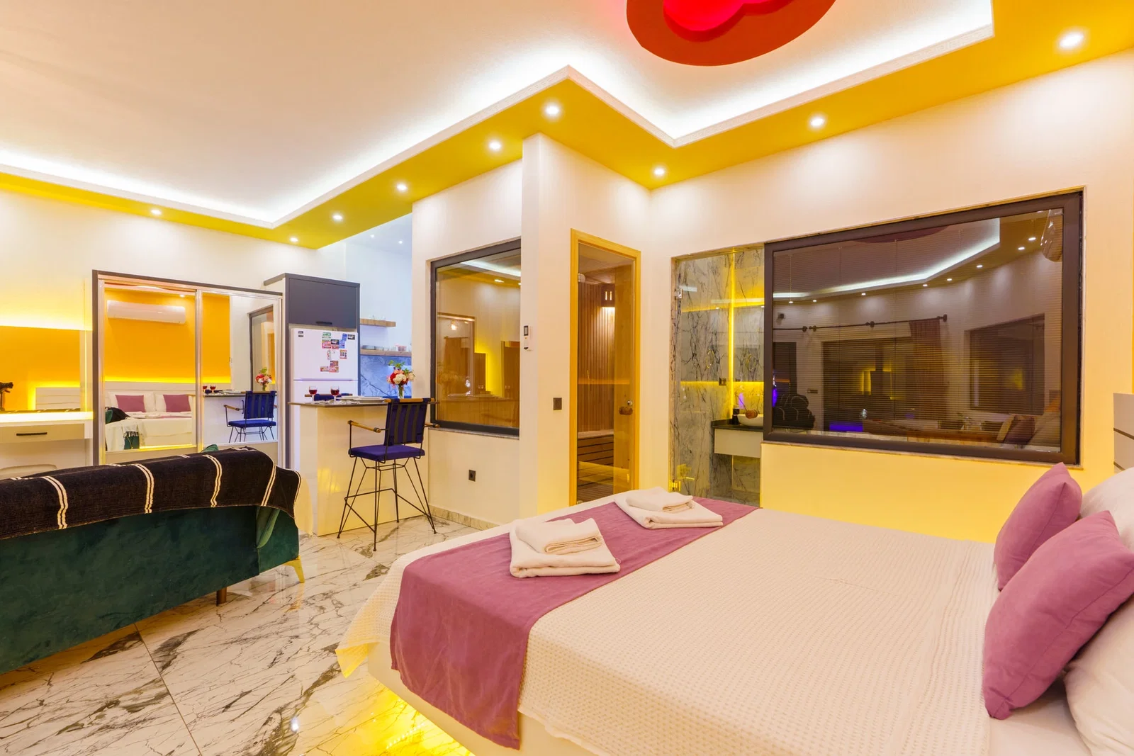 Üzümlü’de Balayı Çiftlerine Uygun, Korunaklı Havuzlu, 1 Yatak Odalı, Kiralık Villa