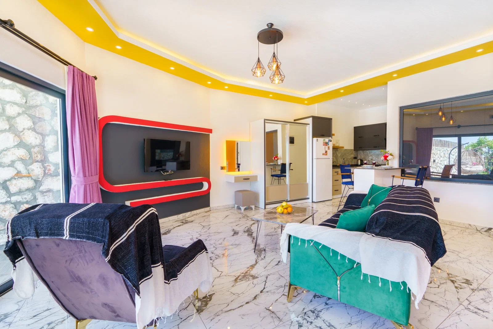 Üzümlü’de Balayı Çiftlerine Uygun, Korunaklı Havuzlu, 1 Yatak Odalı, Kiralık Villa