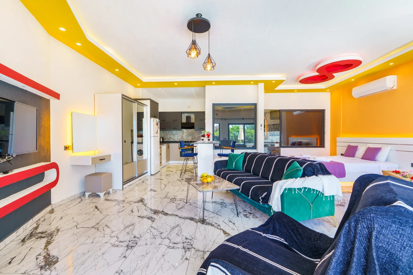 Üzümlü’de Balayı Çiftlerine Uygun, Korunaklı Havuzlu, 1 Yatak Odalı, Kiralık Villa