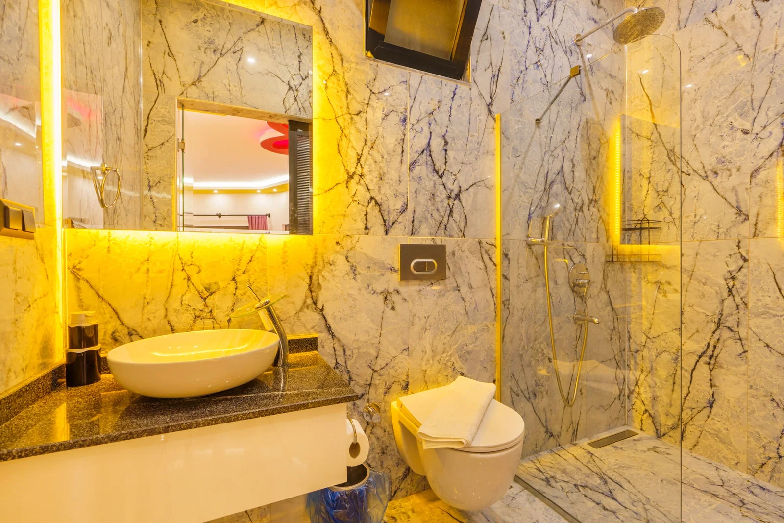 Üzümlü’de Balayı Çiftlerine Uygun, Korunaklı Havuzlu, 1 Yatak Odalı, Kiralık Villa