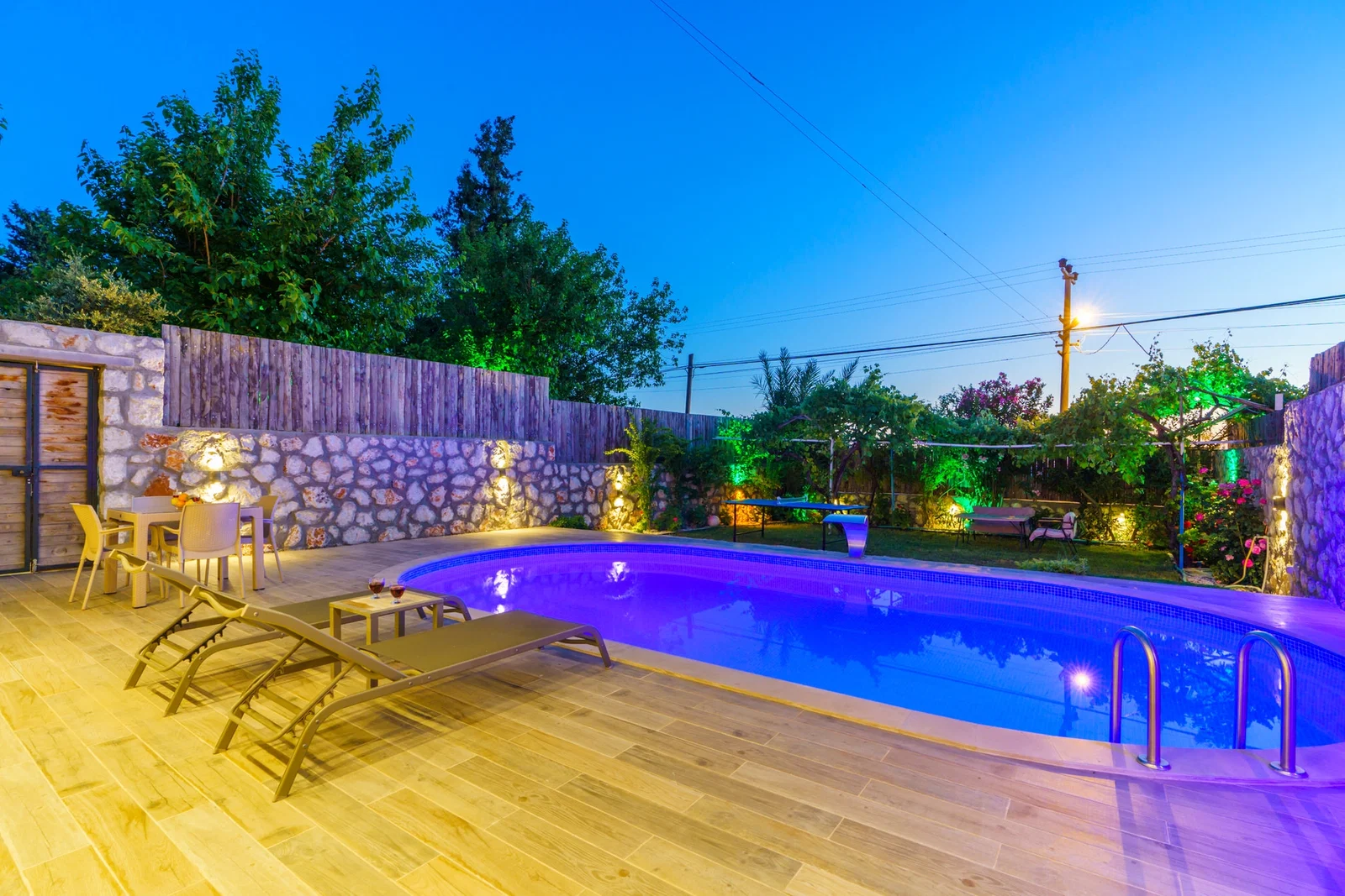 Üzümlü’de Balayı Çiftlerine Uygun, Korunaklı Havuzlu, 1 Yatak Odalı, Kiralık Villa