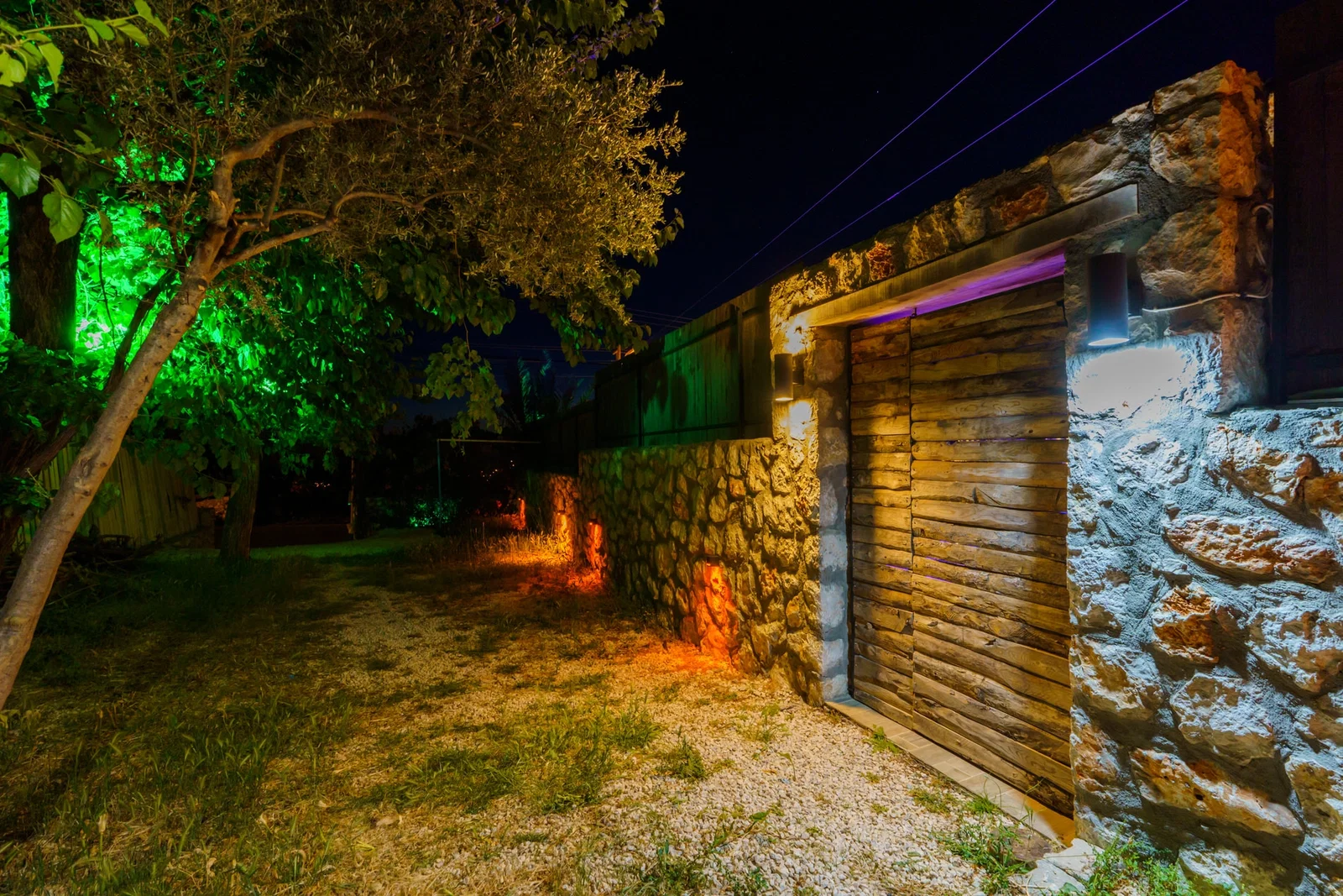 Üzümlü’de Balayı Çiftlerine Uygun, Korunaklı Havuzlu, 1 Yatak Odalı, Kiralık Villa