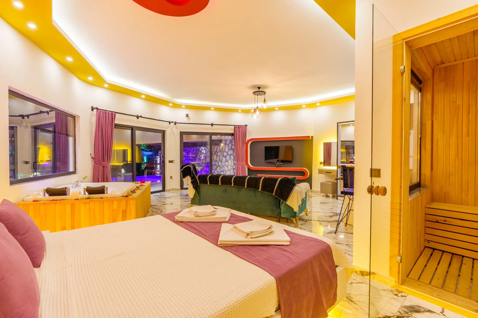 Üzümlü’de Balayı Çiftlerine Uygun, Korunaklı Havuzlu, 1 Yatak Odalı, Kiralık Villa