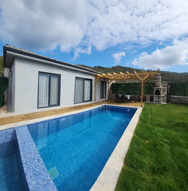 Fethiye’de Balayı Çiftlerine Uygun, Korunaklı Havuzlu, 5 Kişilik Villa