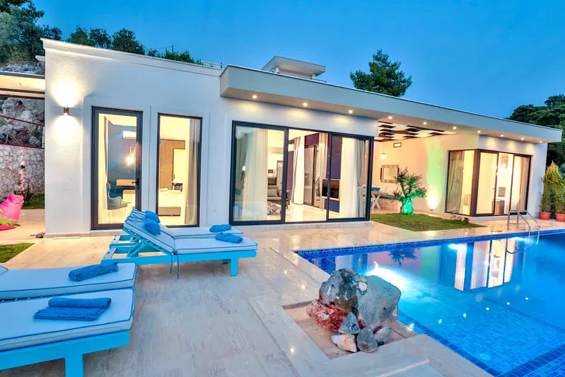 Üzümlü’de doğa manzaralı kiralık villa, fotoğraf 2