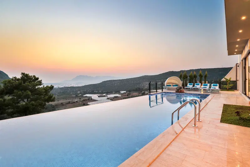 Üzümlü’de doğa manzaralı kiralık villa, fotoğraf 9