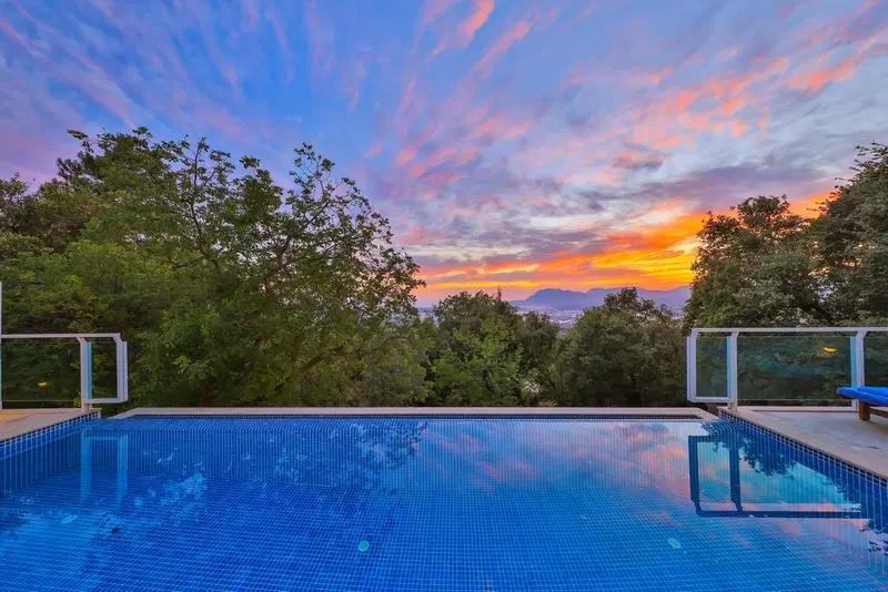 Üzümlü’de jakuzili kiralık villa, fotoğraf 12