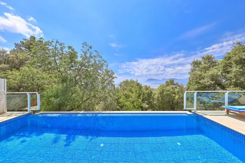 Üzümlü’de doğa manzaralı kiralık villa, fotoğraf 4