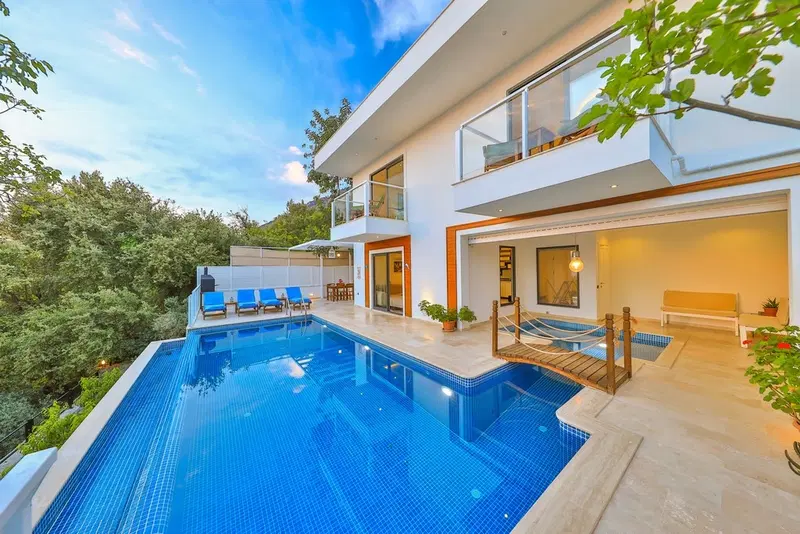 Üzümlü’de korunaklı havuzlu kiralık villa, fotoğraf 10