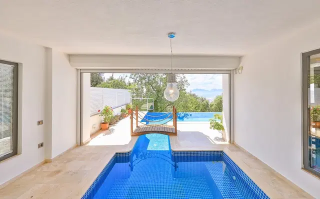 Üzümlü’de jakuzili kiralık villa, fotoğraf 3