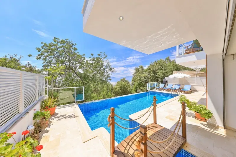Üzümlü’de ısıtmalı havuzlu kiralık villa, fotoğraf 2
