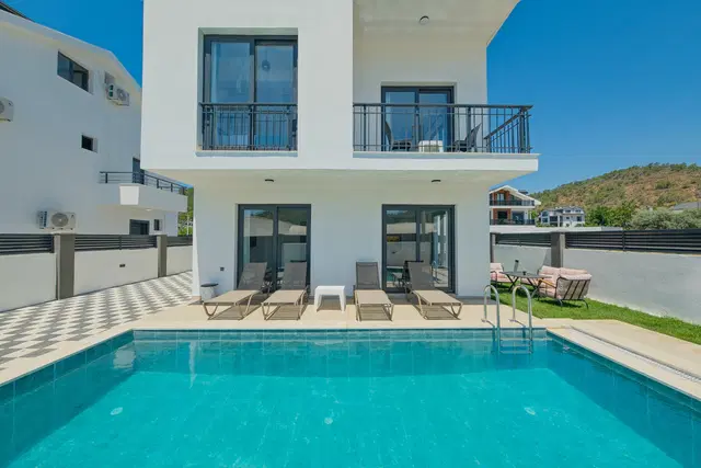 6 Kişilik Özel Havuzlu Villa, Fethiye’de Sakin Konumda