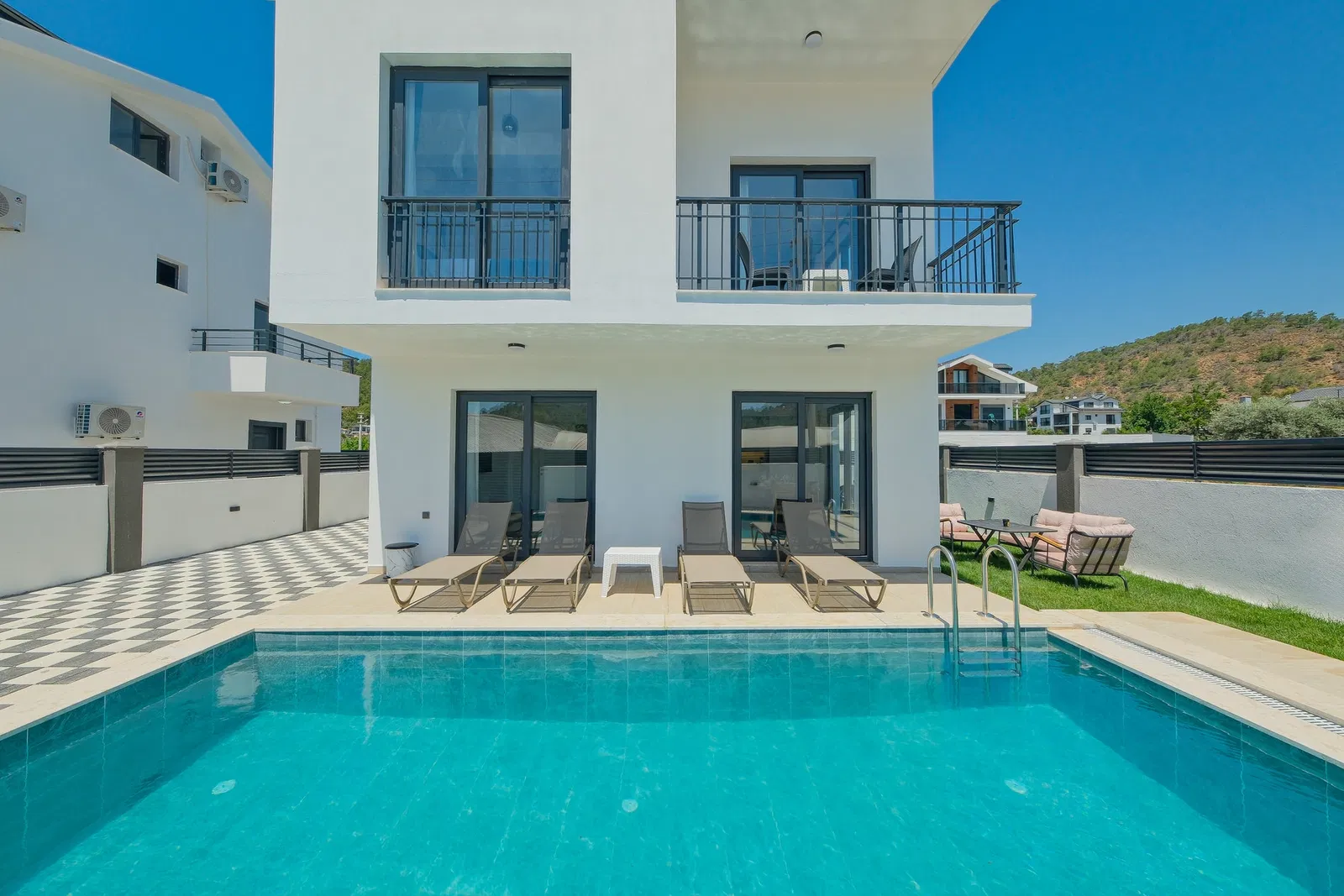 Fethiye’de jakuzili kiralık villa