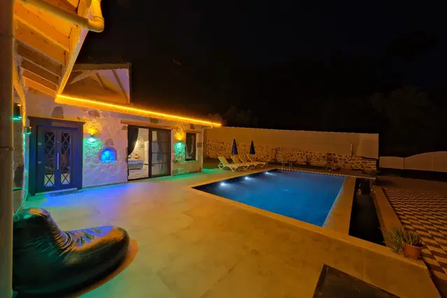 3 Kişilik Korunaklı Havuzlu Villa, Fethiye’de Balayı Çiftlerine Uygun