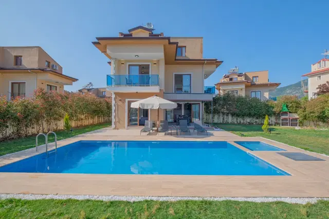 Fethiye Kiralık Villa: Sakin Konumda, Özel Havuzlu, 3 Yatak Odalı