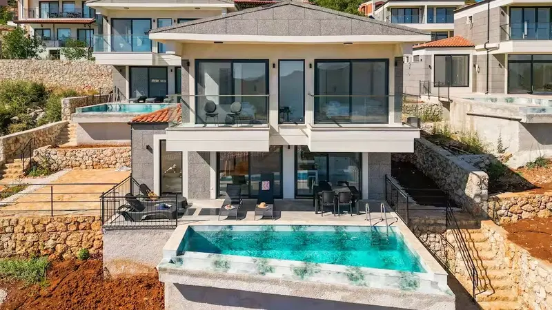 Kaş’ta özel havuzlu kiralık villa