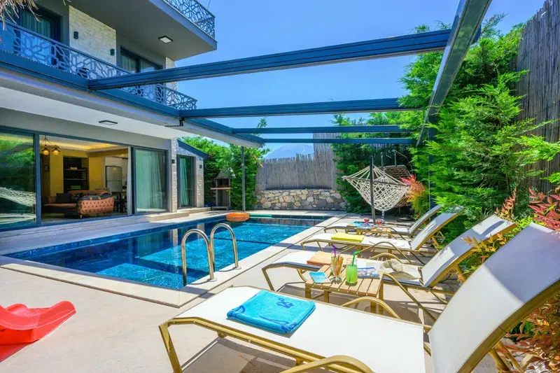 Fethiye’de korunaklı havuzlu kiralık villa