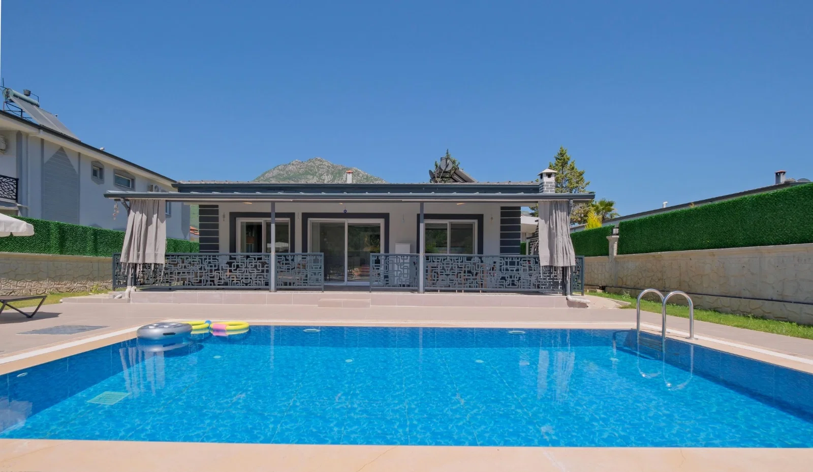 Fethiye’de jakuzili kiralık villa