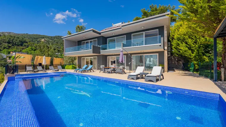 İslamlar’da Korunaklı, Çocuk Havuzlu, 4 Yatak Odalı, Kiralık Villa
