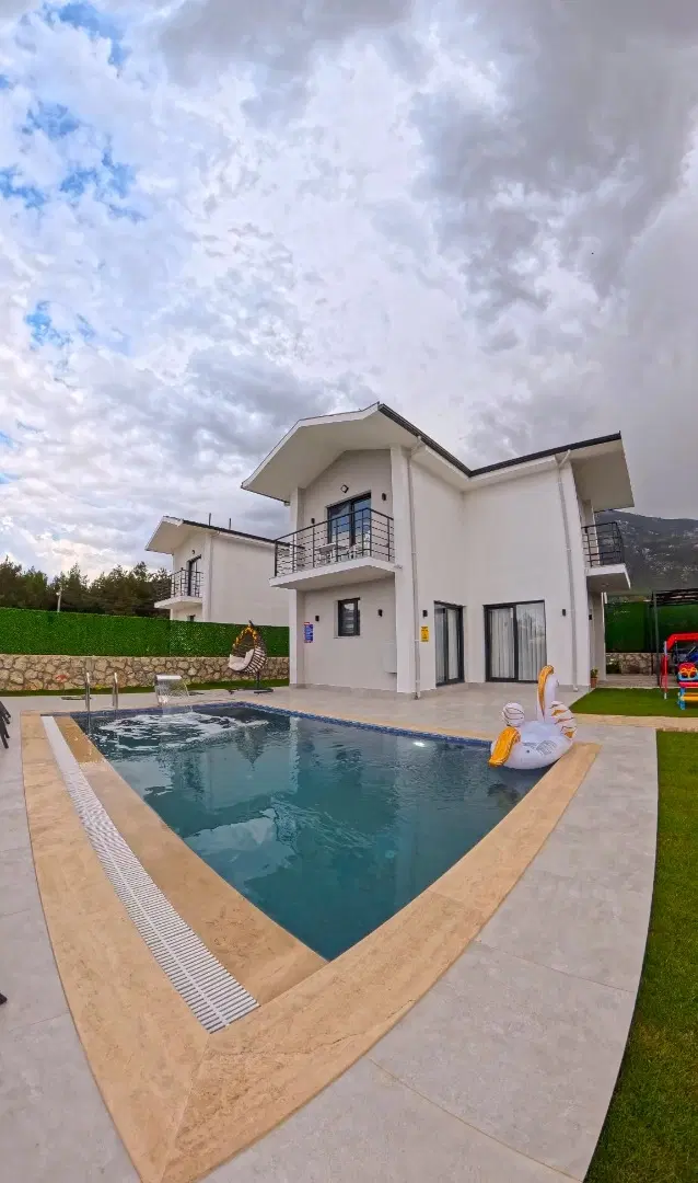 Fethiye’de bahçeli kiralık villa