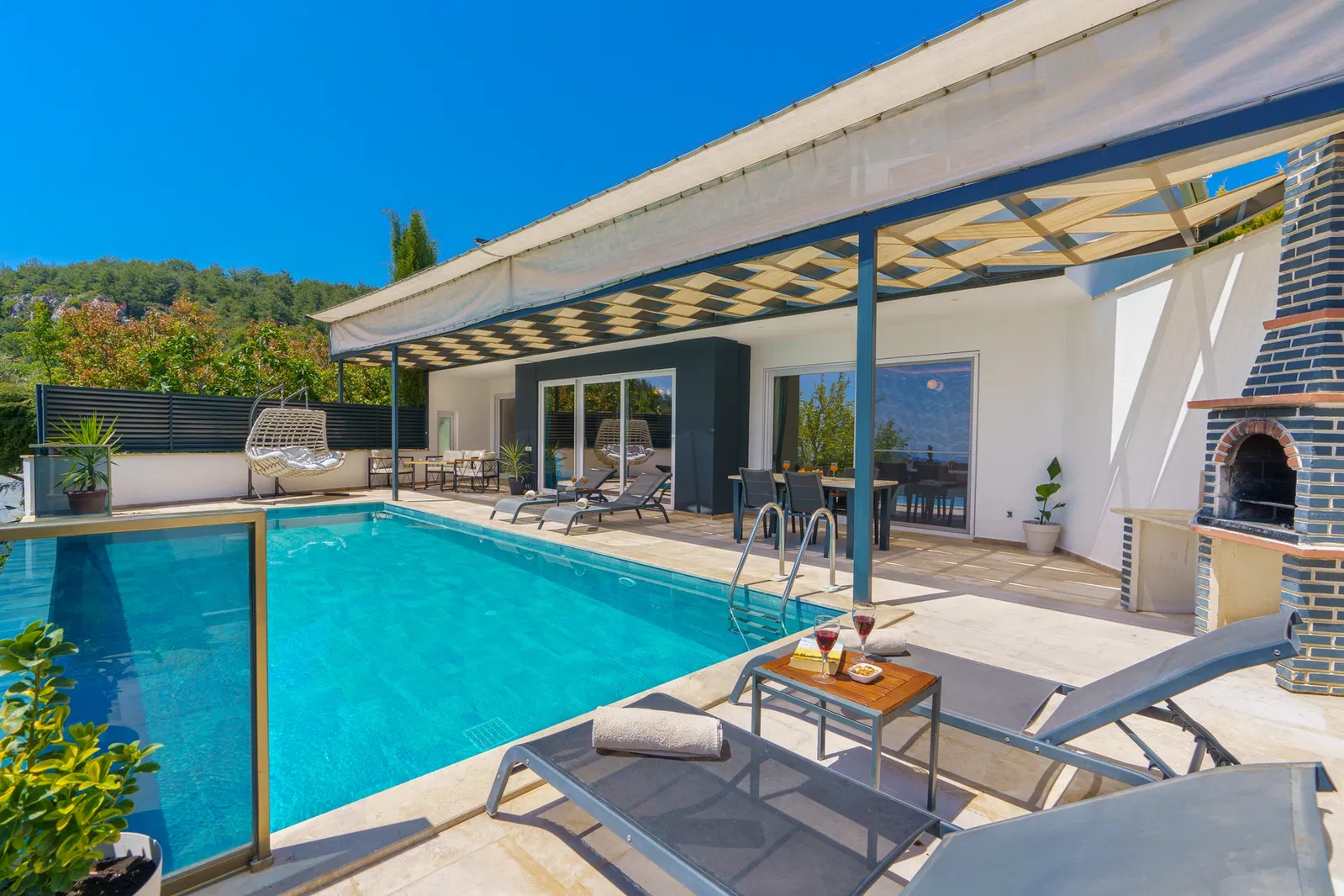 İslamlar’da korunaklı havuzlu kiralık villa