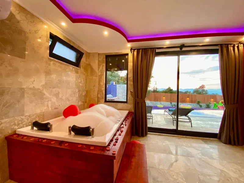 Üzümlü’de korunaklı havuzlu kiralık villa, fotoğraf 17