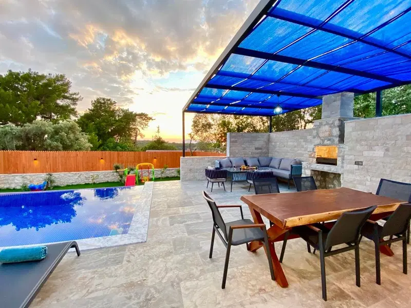 Üzümlü’de korunaklı havuzlu kiralık villa, fotoğraf 9