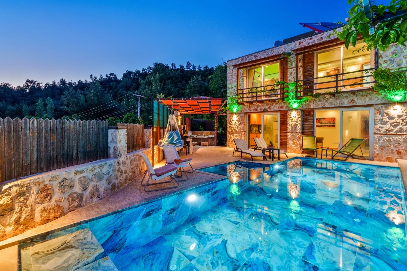 İslamlar’da korunaklı havuzlu kiralık villa