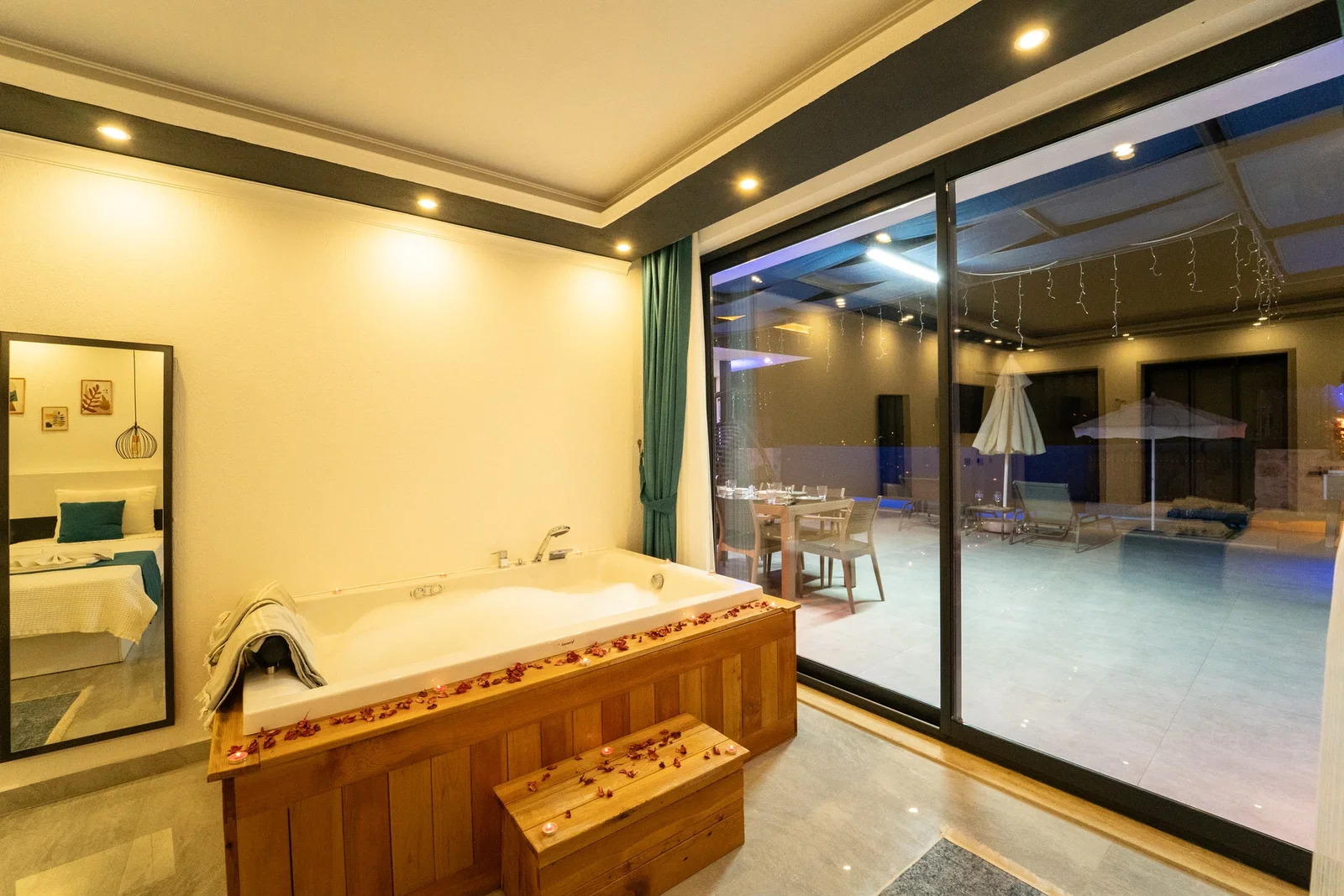 Sarıbelen’de korunaklı havuzlu kiralık villa, fotoğraf 28