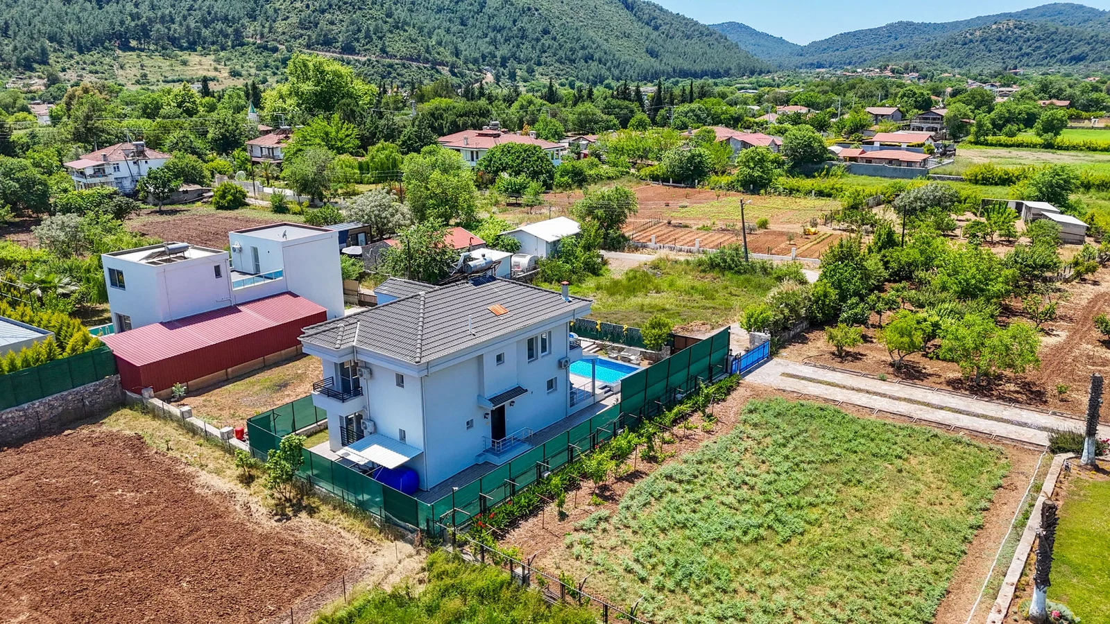 Fethiye’de Sakin Konumda, Özel Havuzlu, 4 Yatak Odalı, Kiralık Villa