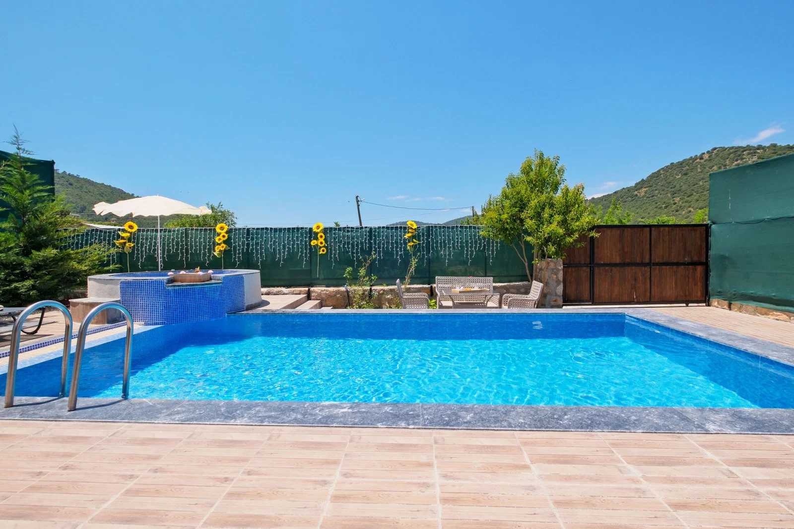 Fethiye’de Sakin Konumda, Özel Havuzlu, 4 Yatak Odalı, Kiralık Villa