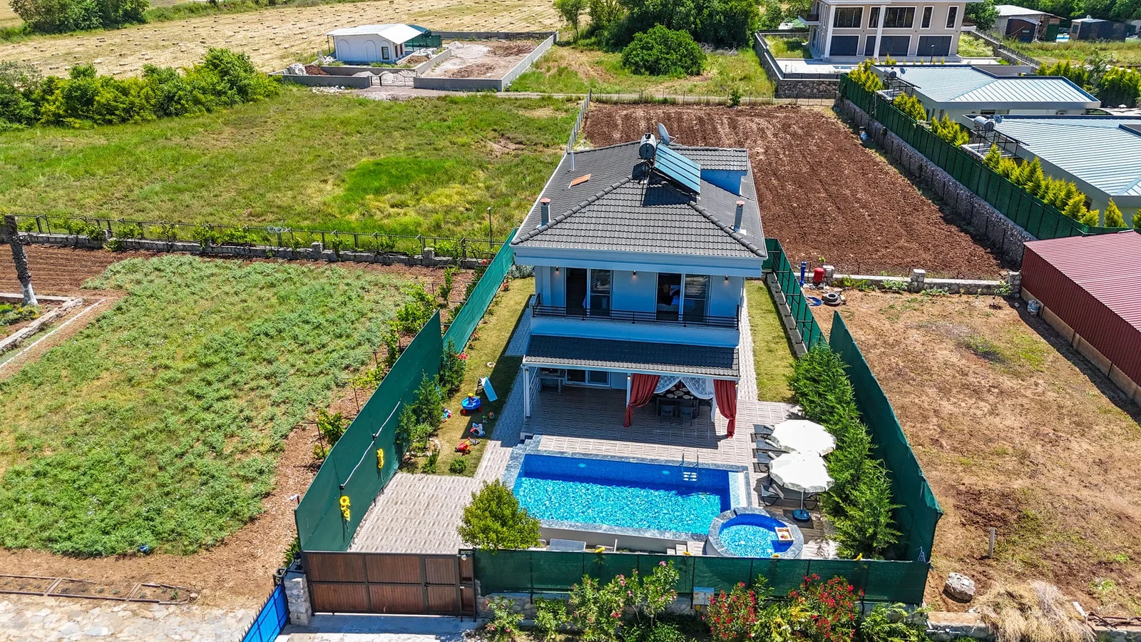 Fethiye’de Sakin Konumda, Özel Havuzlu, 4 Yatak Odalı, Kiralık Villa