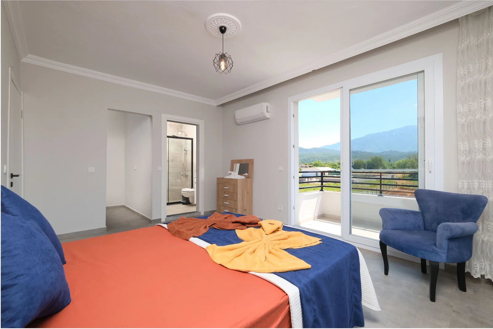 Fethiye’de Sakin Konumda, Özel Havuzlu, 4 Yatak Odalı, Kiralık Villa