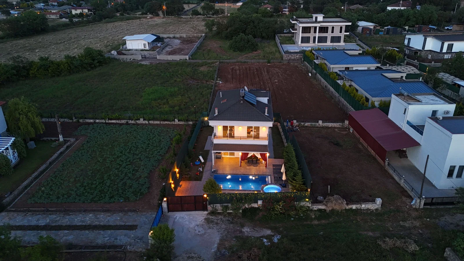 Fethiye’de Sakin Konumda, Özel Havuzlu, 4 Yatak Odalı, Kiralık Villa
