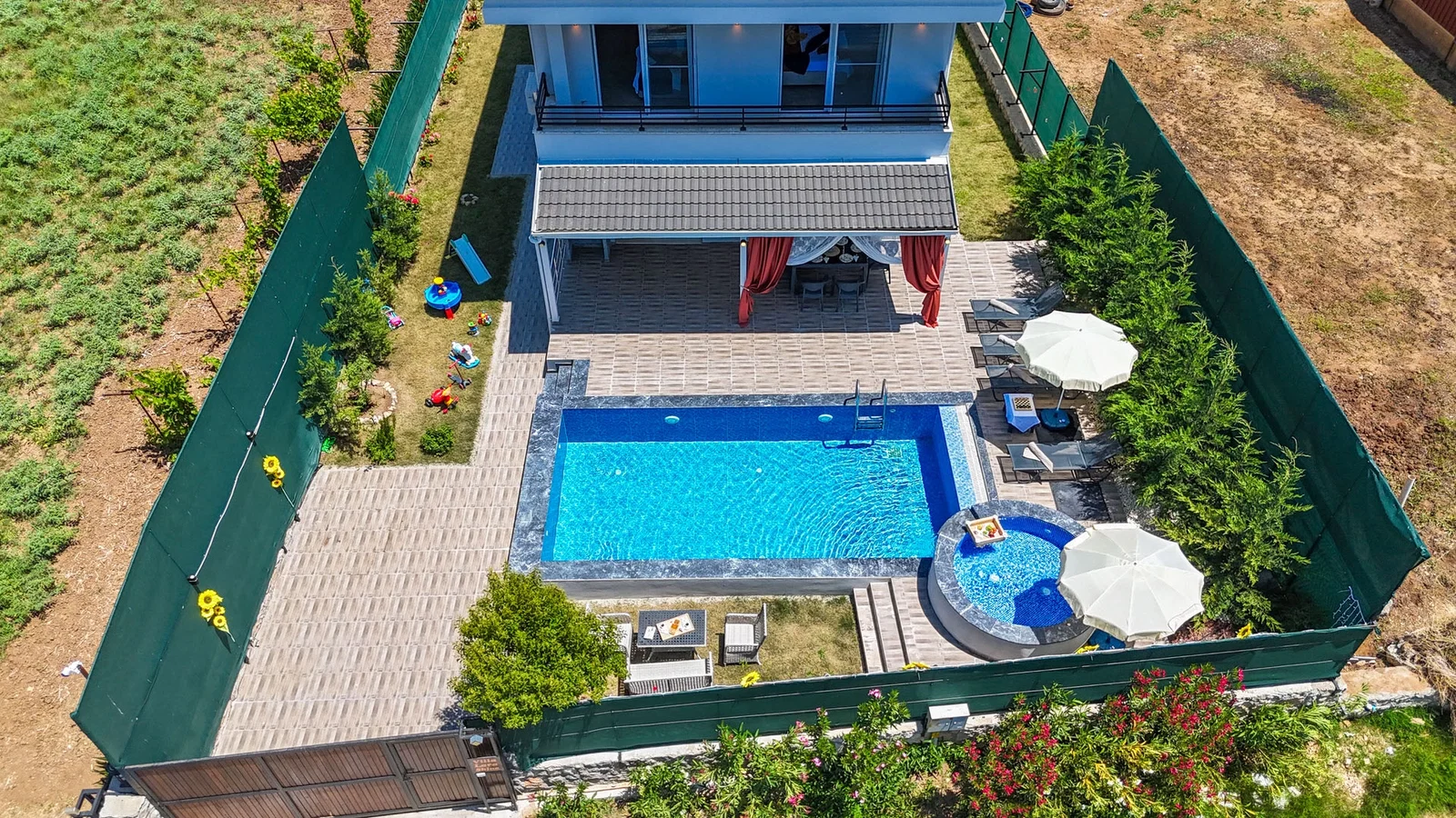 Fethiye’de Sakin Konumda, Özel Havuzlu, 4 Yatak Odalı, Kiralık Villa