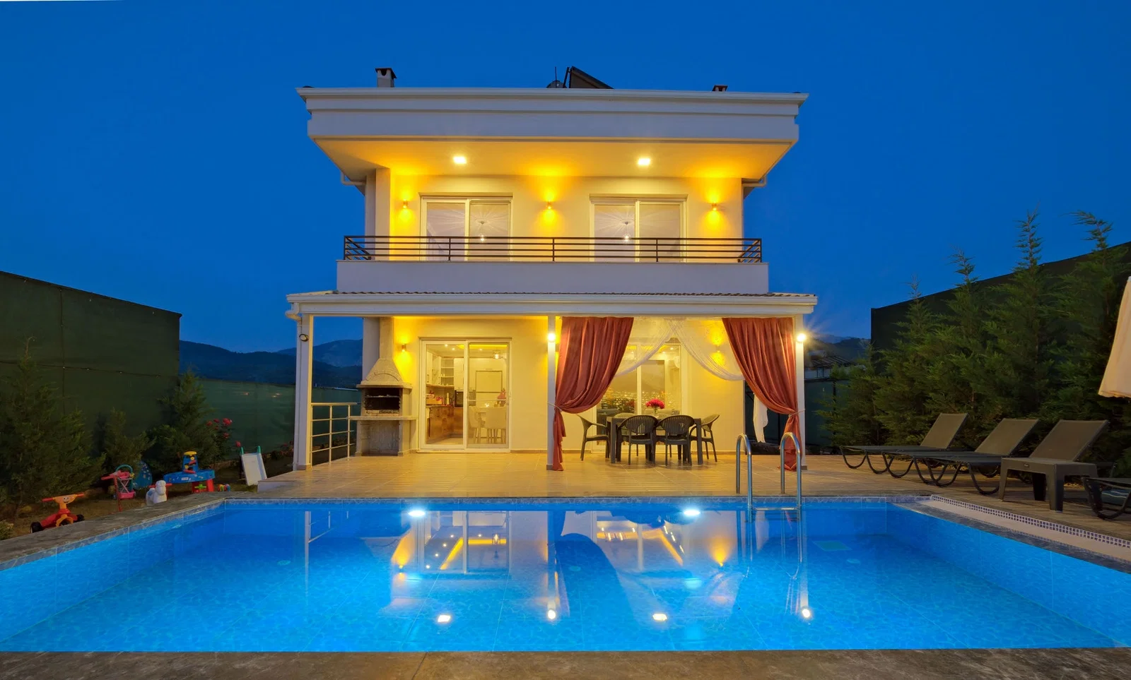 Fethiye’de Sakin Konumda, Özel Havuzlu, 4 Yatak Odalı, Kiralık Villa
