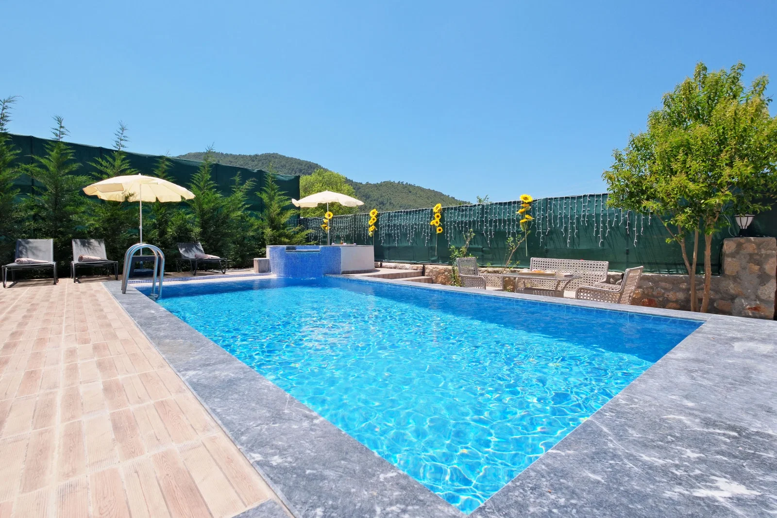 Fethiye’de Sakin Konumda, Özel Havuzlu, 4 Yatak Odalı, Kiralık Villa