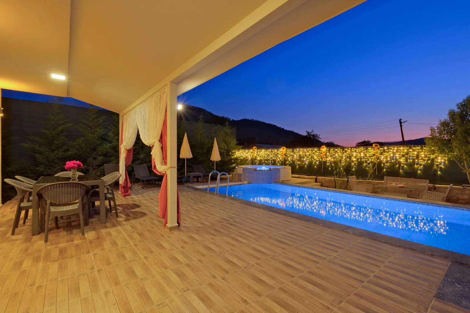 Fethiye’de Sakin Konumda, Özel Havuzlu, 4 Yatak Odalı, Kiralık Villa