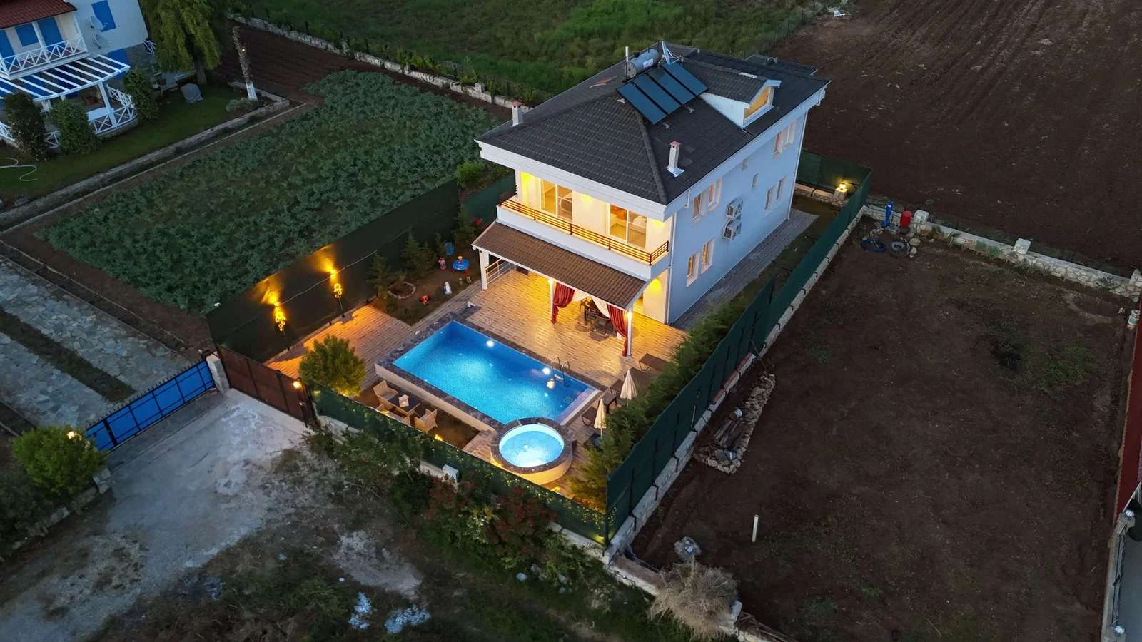 Fethiye’de Sakin Konumda, Özel Havuzlu, 4 Yatak Odalı, Kiralık Villa