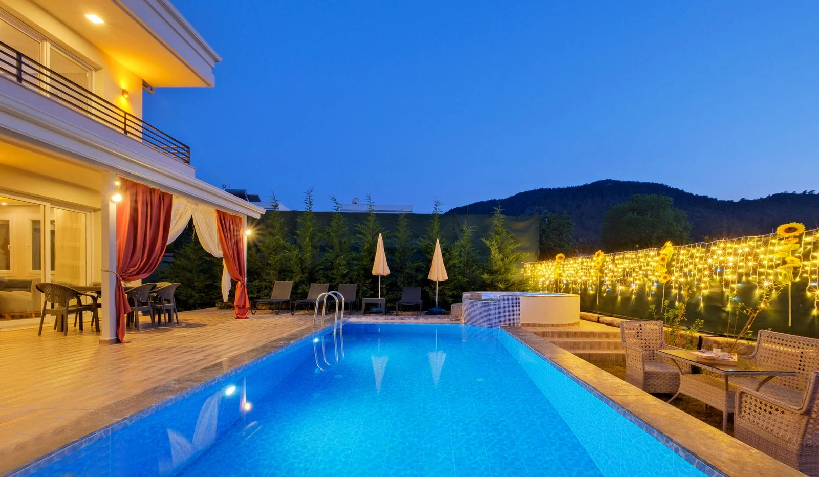 Fethiye’de Sakin Konumda, Özel Havuzlu, 4 Yatak Odalı, Kiralık Villa