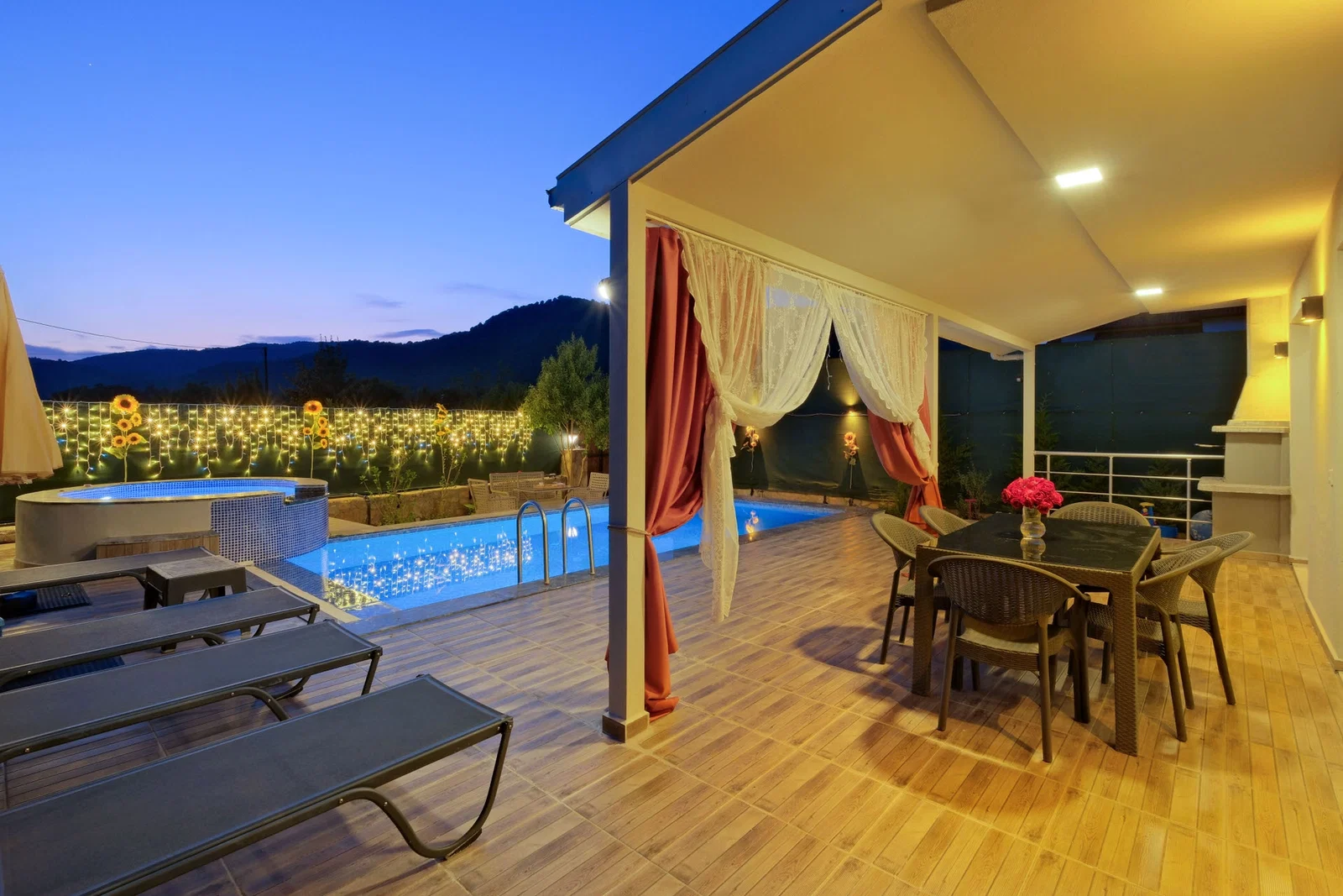 Fethiye’de Sakin Konumda, Özel Havuzlu, 4 Yatak Odalı, Kiralık Villa