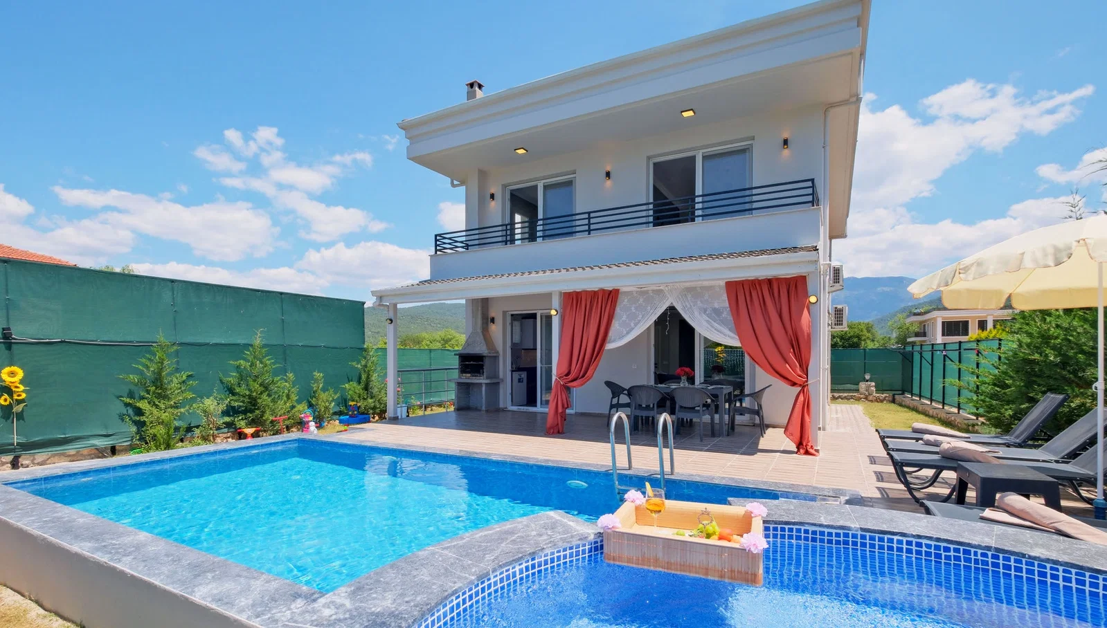 Fethiye’de Sakin Konumda, Özel Havuzlu, 4 Yatak Odalı, Kiralık Villa