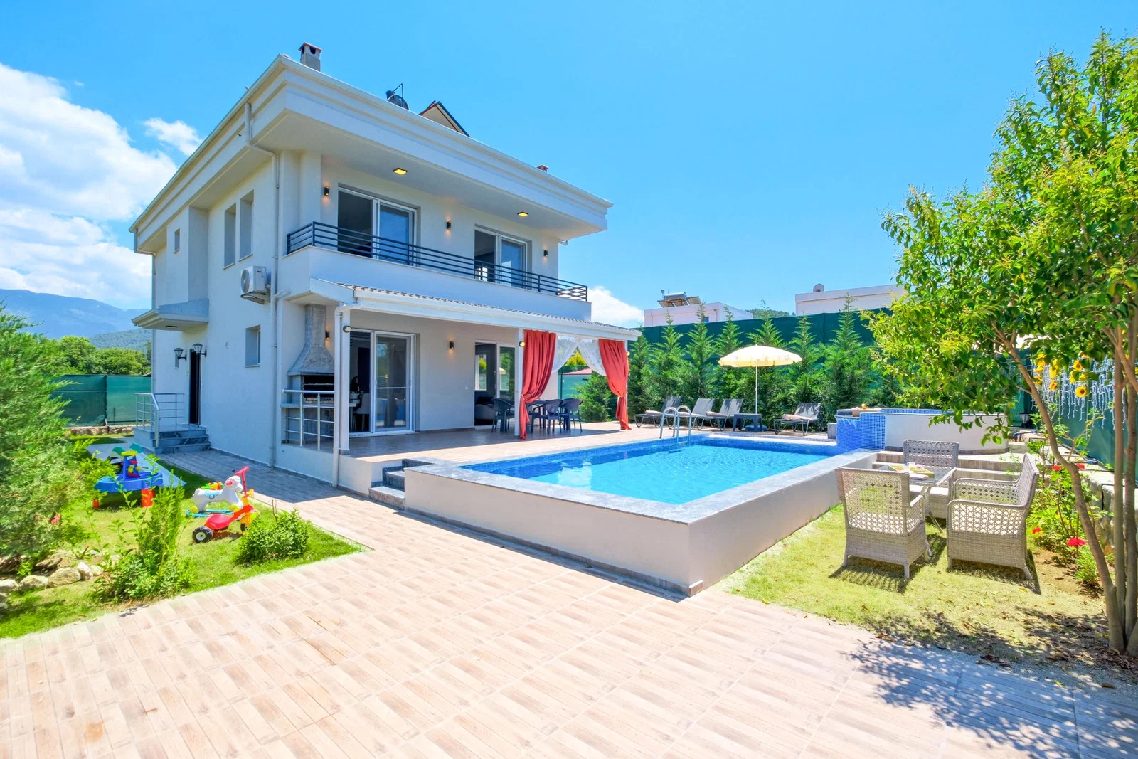 Fethiye’de Sakin Konumda, Özel Havuzlu, 4 Yatak Odalı, Kiralık Villa