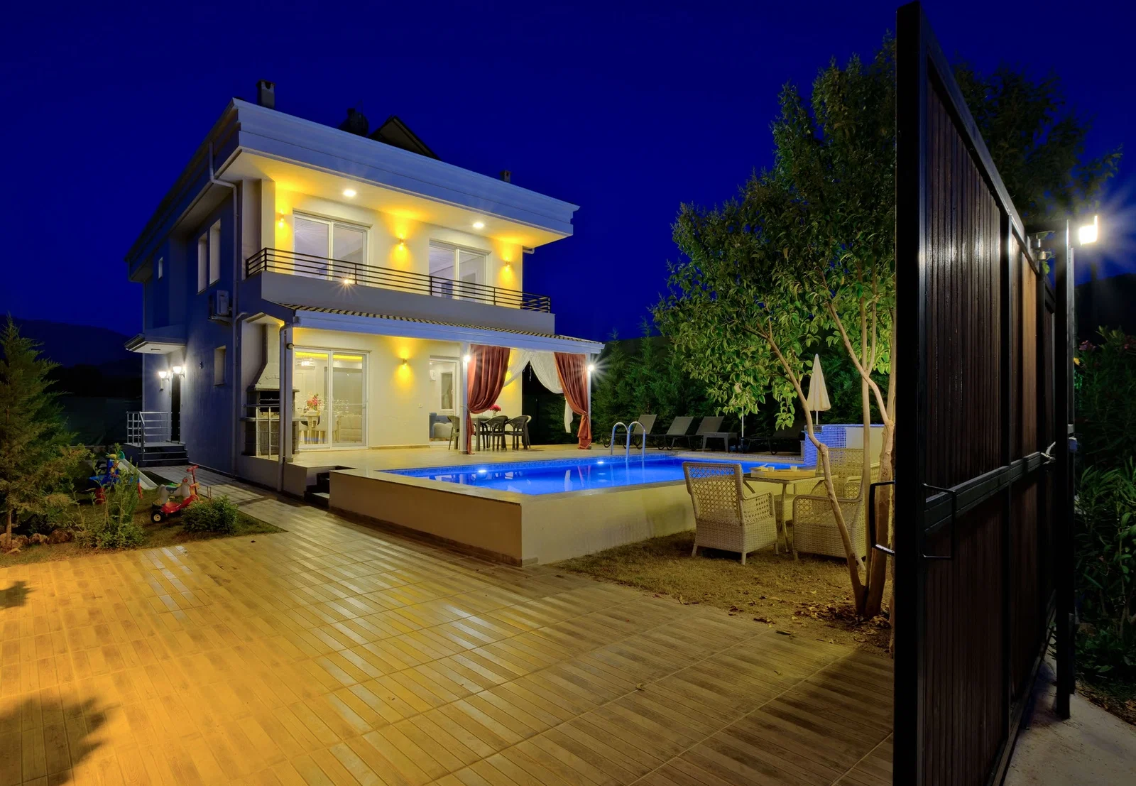 Fethiye’de Sakin Konumda, Özel Havuzlu, 4 Yatak Odalı, Kiralık Villa