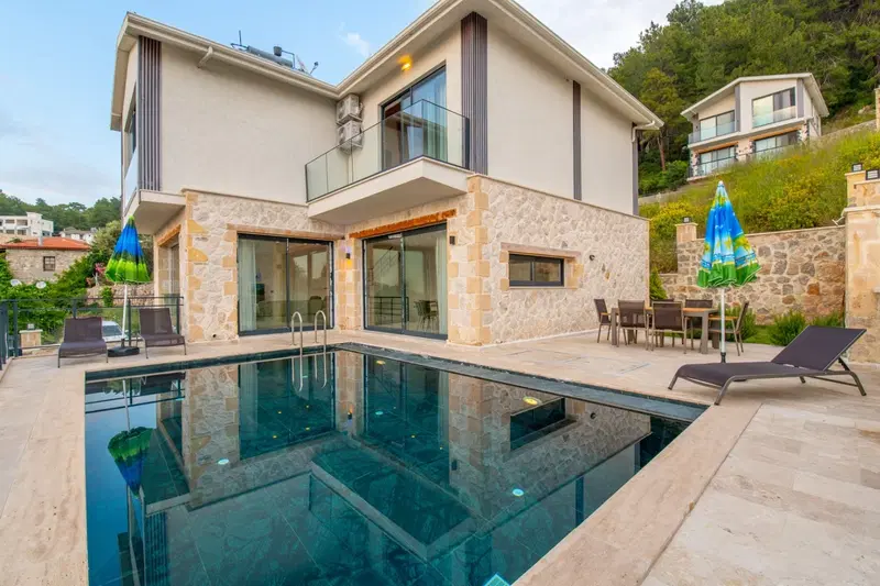 Fethiye’de özel havuzlu kiralık villa