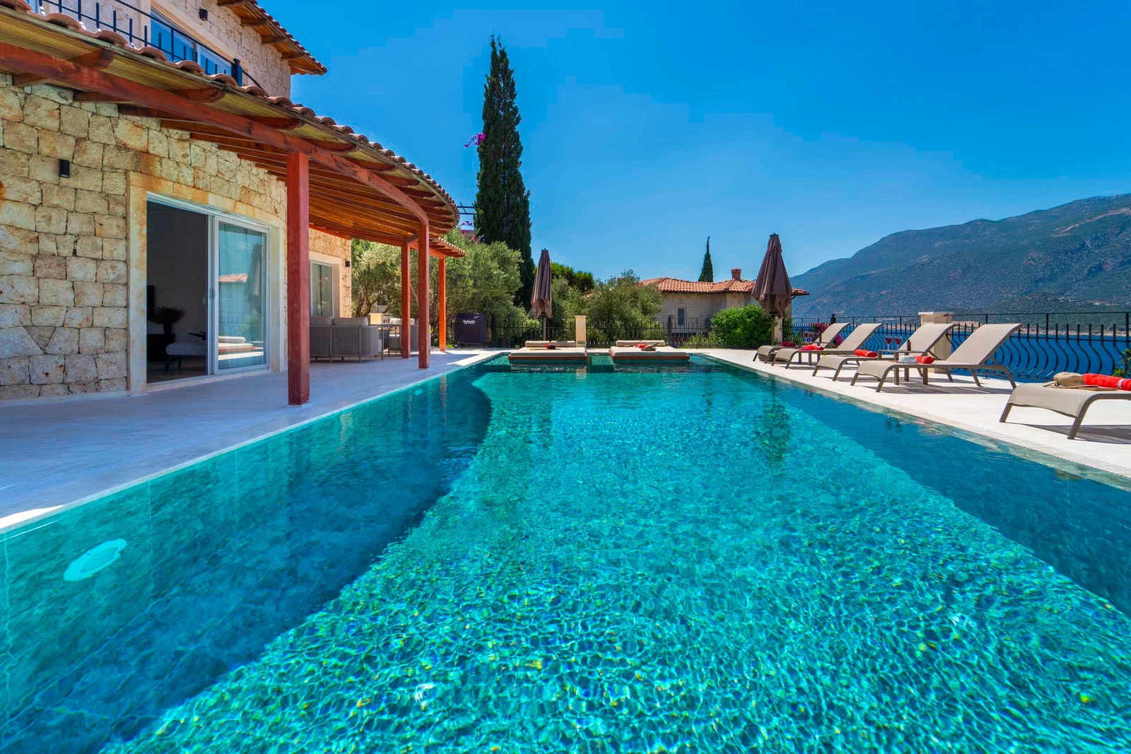 Kaş’ta merkeze yakın kiralık villa, fotoğraf 5