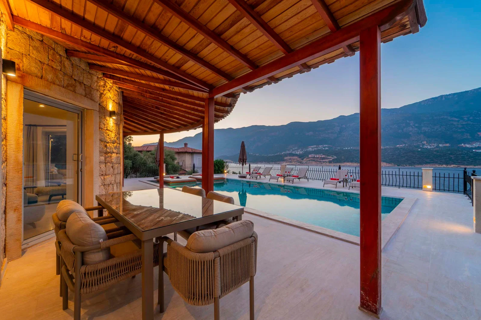 Kaş’ta deniz manzaralı kiralık villa, fotoğraf 16