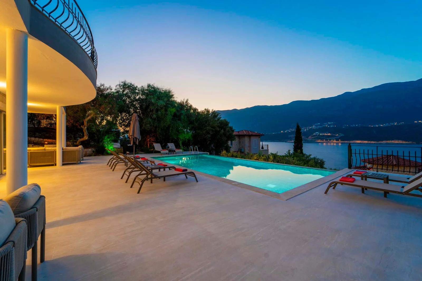 Kaş’ta deniz manzaralı kiralık villa, fotoğraf 13